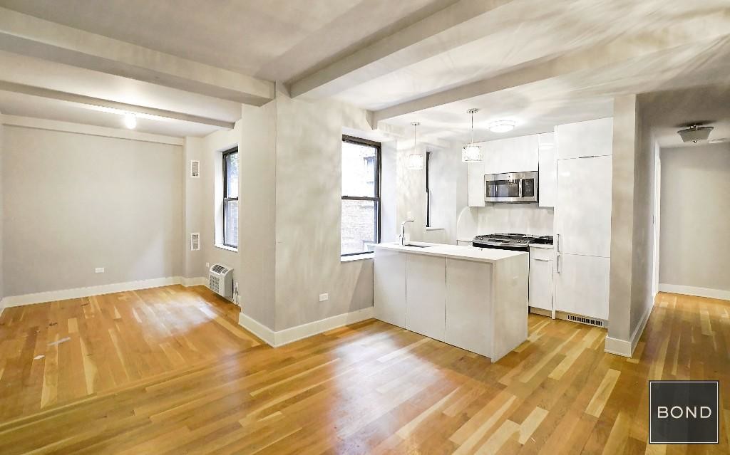 Foto principal - 308 West 30th Street