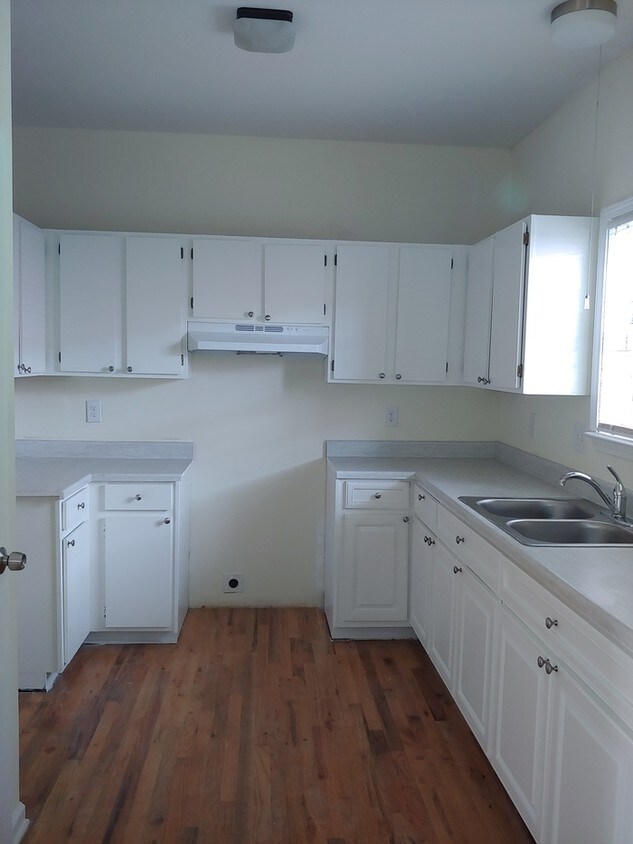 Primary Photo - 2045 Lois Pl NW