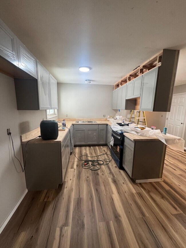 Building Photo - 3926 E 3rd Ave