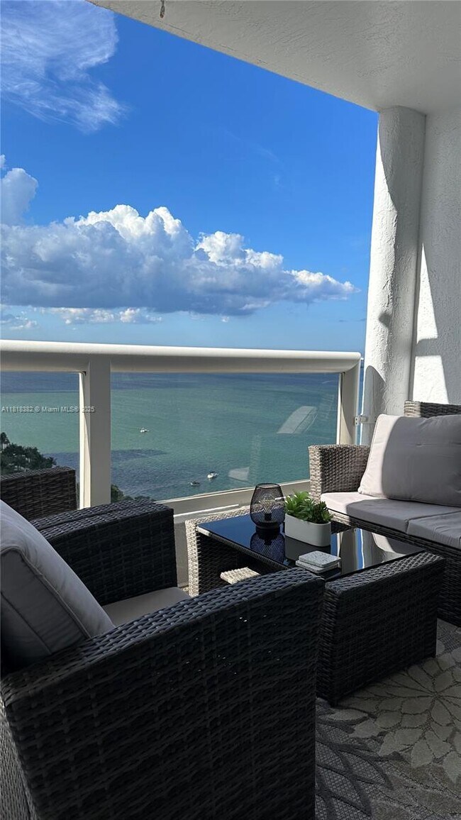Foto del edificio - 1717 N Bayshore Dr