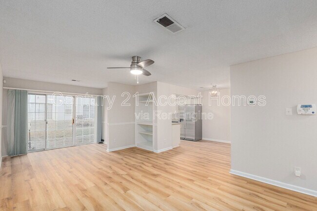Foto del edificio - 12113 Greenway Ct