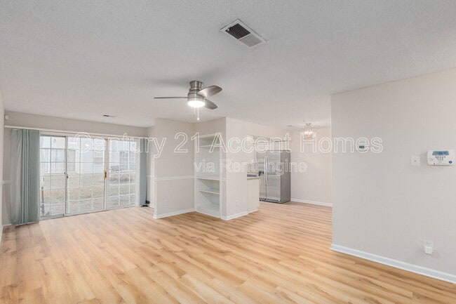 Building Photo - 12113 Greenway Ct