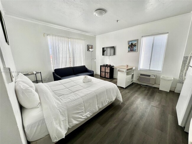 Foto del edificio - 3700 Collins Ave
