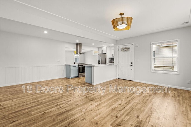 Building Photo - 4535 Winona Ave