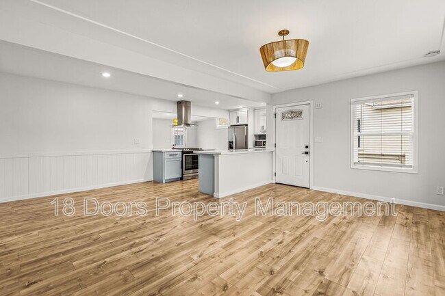 Foto del edificio - 4535 Winona Ave