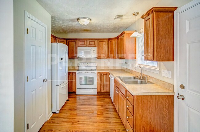 Foto del edificio - 1336 Cameron Ct