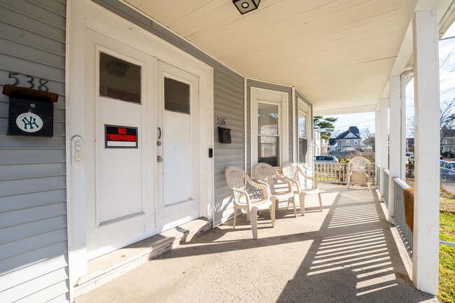 Building Photo - 540 Laurel Ave