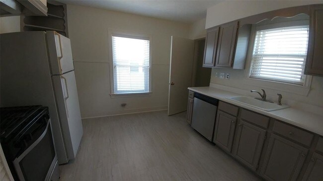 Foto del edificio - 2312 Watts St