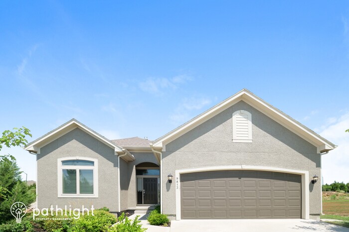 Primary Photo - 9813 Garden St, Lenexa, KS, 66227