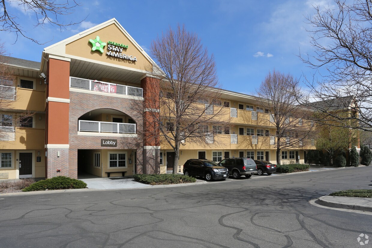 Furnished Studio Lakewood Apartments Lakewood, CO