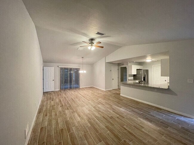 Building Photo - Beautiful Single Family Home! South Sarasota, 3-Bed/2-Bath, Fully Renovated: Annual Rental!