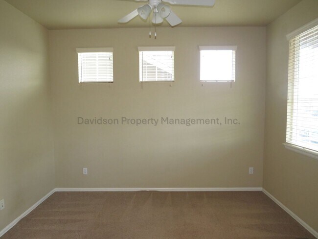 Foto del edificio - Spacious 3 Bedroom House in Southeast Colorado Springs