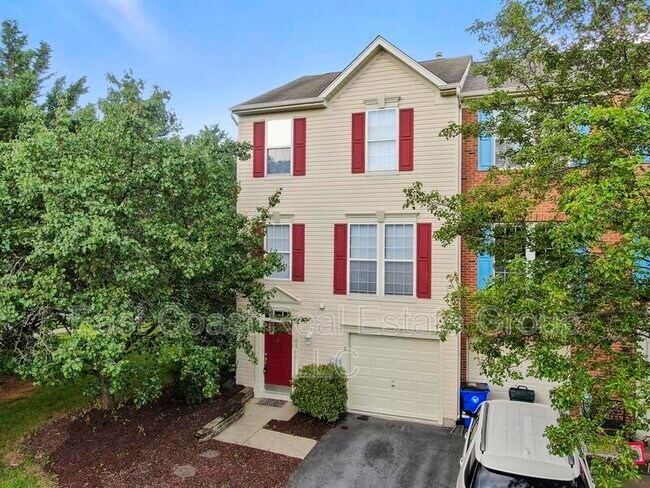 Building Photo - 6100 Newport Terrace