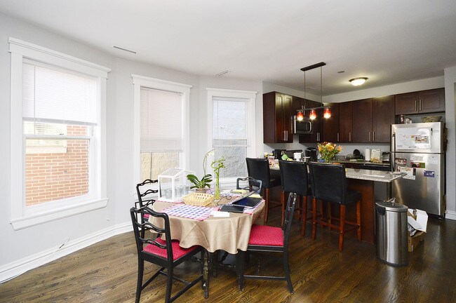 Foto del edificio - 3942 N Southport Ave
