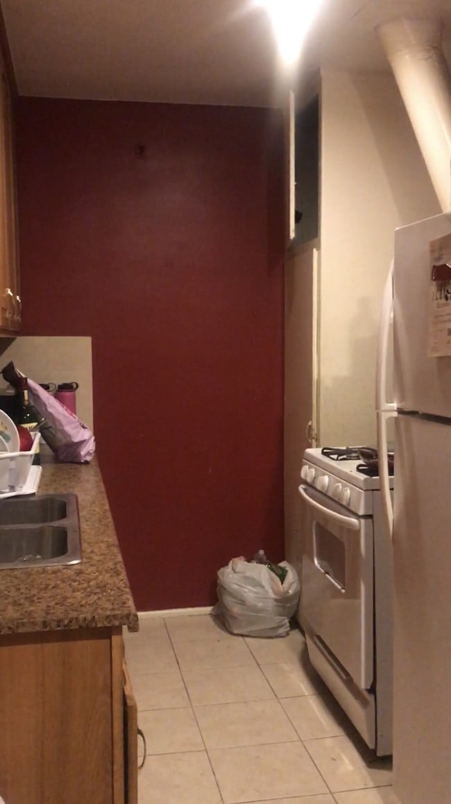 Kitchen - 356 E Edgeware Rd