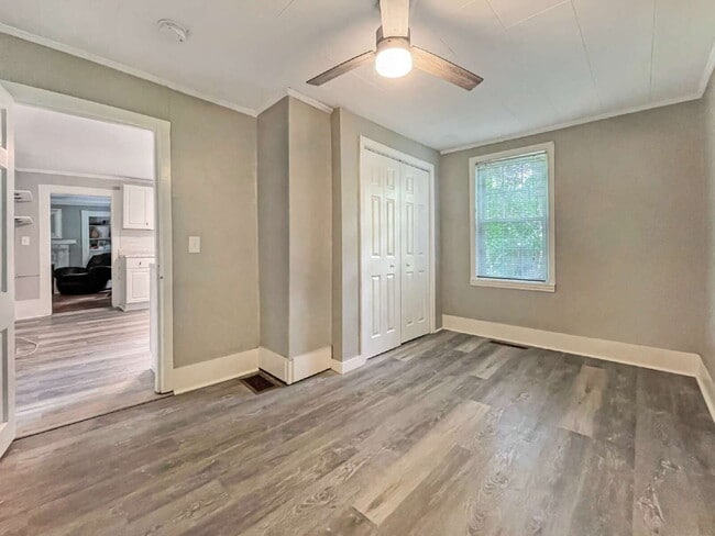 Building Photo - Seeking a roommate for a 2 bdr, 2 bath low...