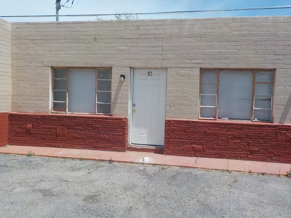 Primary Photo - 2411 S 6th Ave