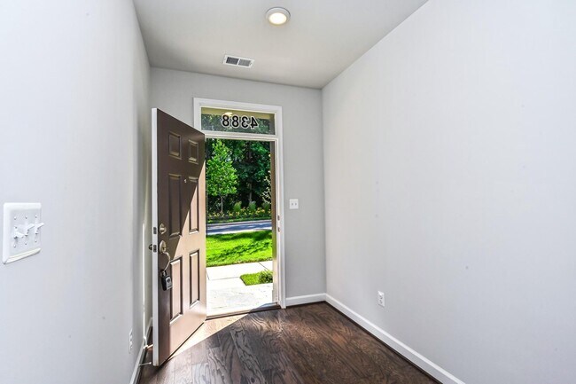 Foto del edificio - 4388 Fair Lakes Ct