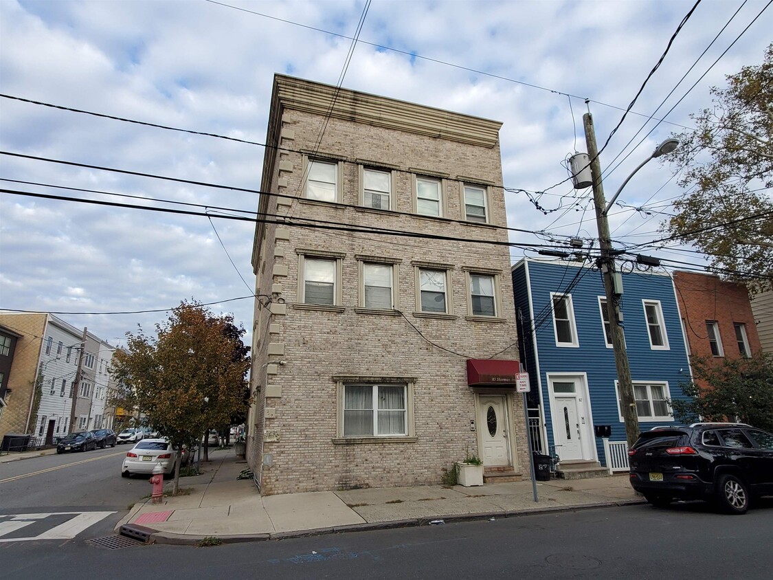 Primary Photo - 85 Sherman Ave