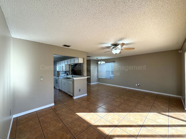 Foto del edificio - 2802 Curry Village Ln