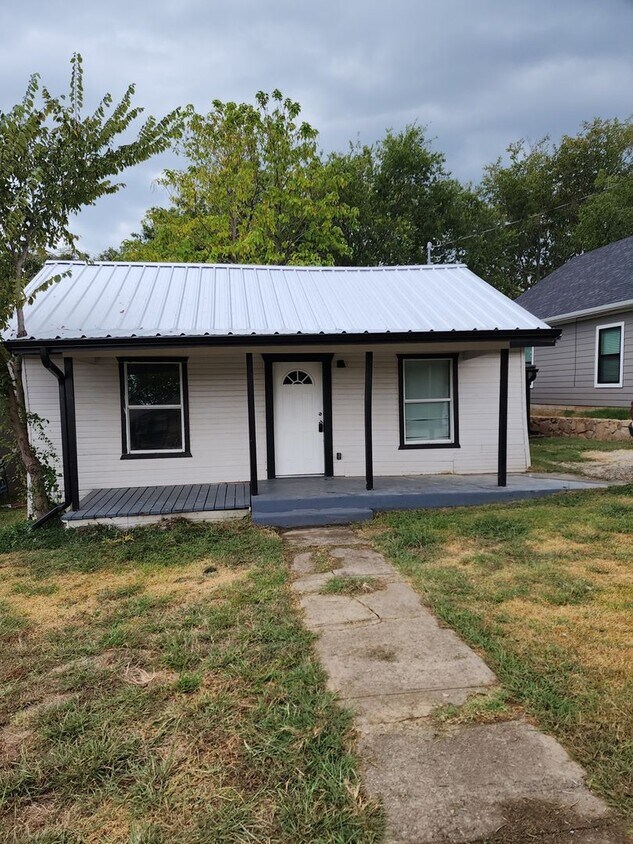 Primary Photo - 3 Bedroom Single Family Home in Denison