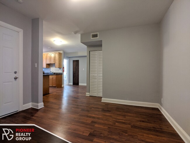 Foto del edificio - 5029 N Harding Ave