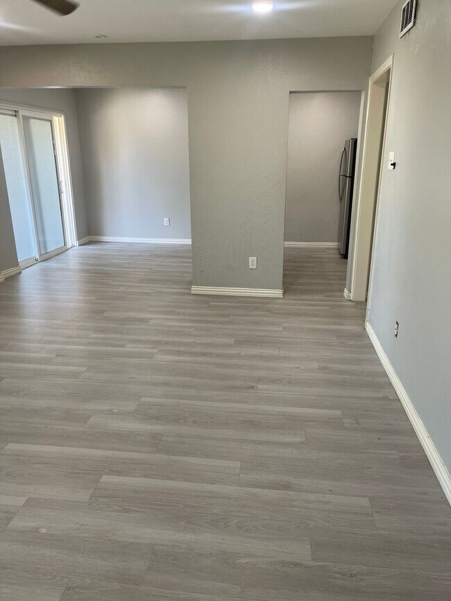Foto del edificio - 5826 Sandhurst Ln