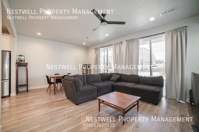 Building Photo - Beautiful 3-bed Townhome in Daybreak