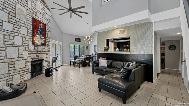 Foto del edificio - 8515 Echo Creek Ln