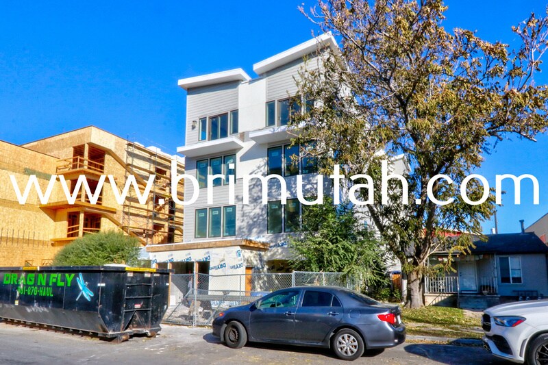 Foto principal - 945 S Washington St