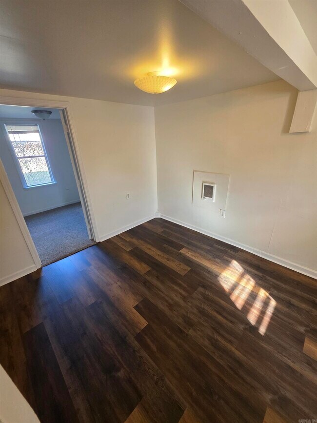 Foto del edificio - 916 N Poplar St