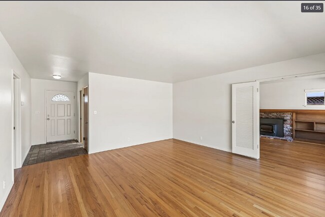 Foto del edificio - Light and Bright 3 Bedroom/ 2 Bath Home on...