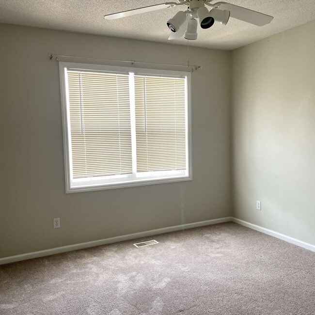 Building Photo - 3827-3TT7 Sterling Pointe Dr