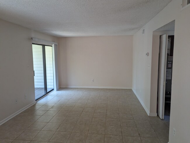 Building Photo - 308 Miracle Strip Pkwy SW