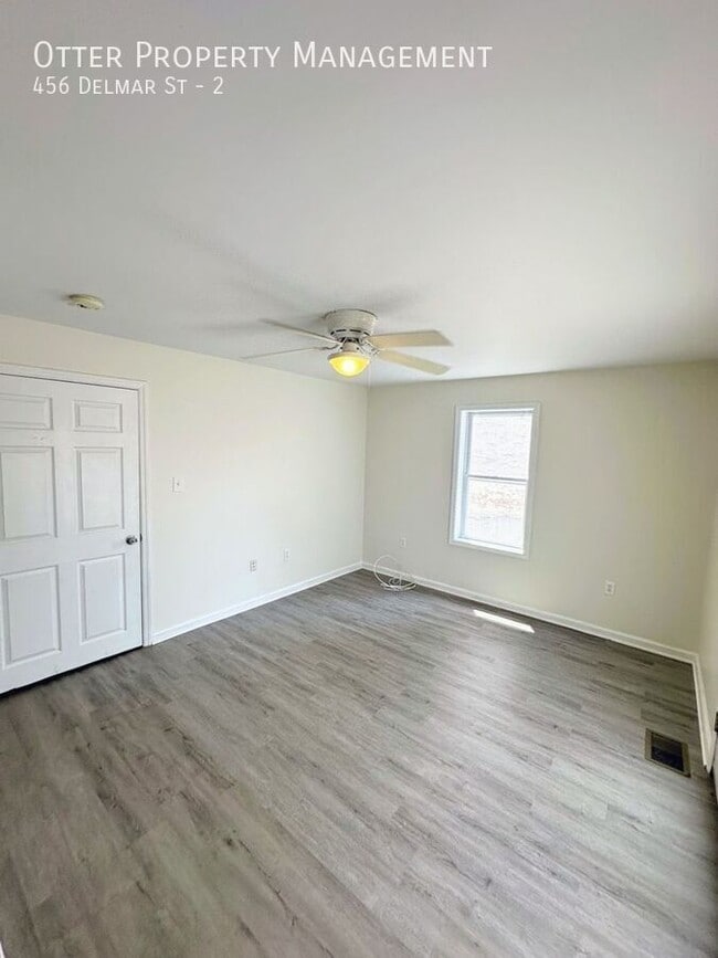 Building Photo - 456 Delmar St