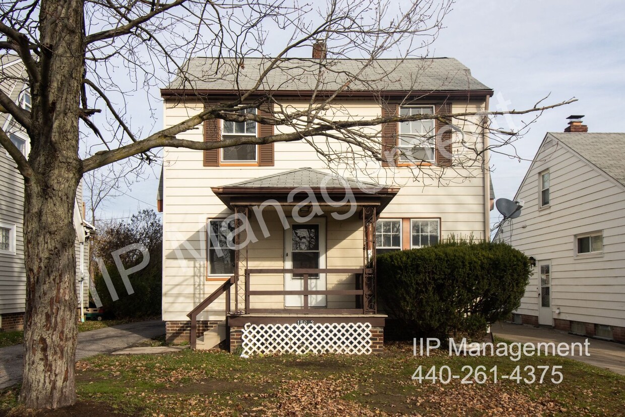 Primary Photo - Modern and Charming 3 Bedroom in Maple Hei...