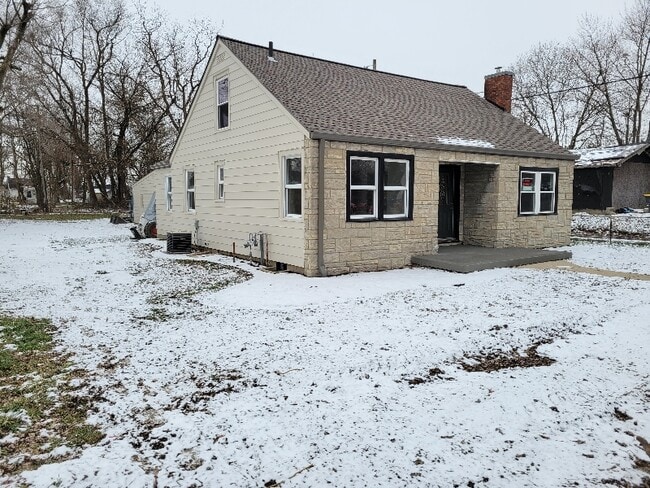 Building Photo - 2413 W 27th St