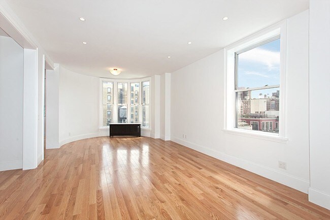 Building Photo - 258 Riverside Drive