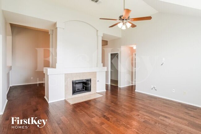 Foto del edificio - 208 Flatwood Dr