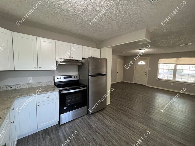 Building Photo - 16 Hiland Pl