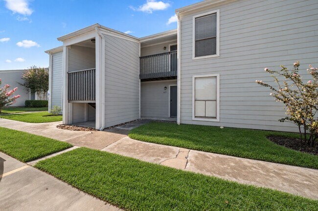 Building Photo - 13151 Walden Rd