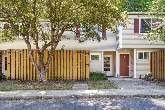 Photo - MINUTES to UNC!! 2 Bed 2.5 Bath Townhome - FURNISHED!  $500 Move in Incentive!
