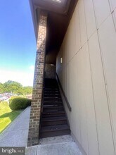 Building Photo - 5821 Royal Ridge Dr