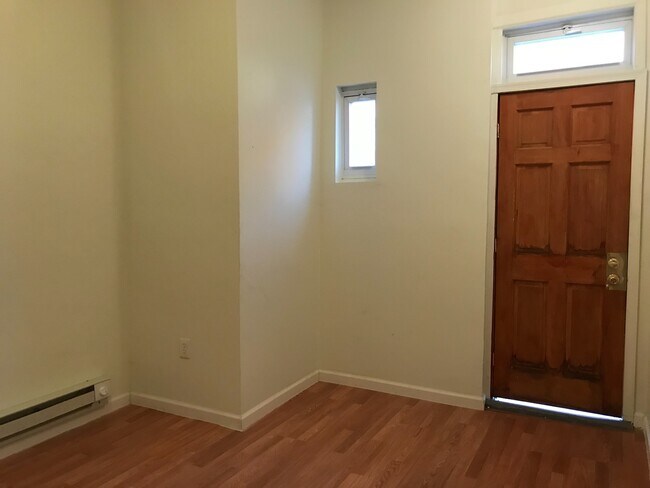 Building Photo - 5029 Aspen St