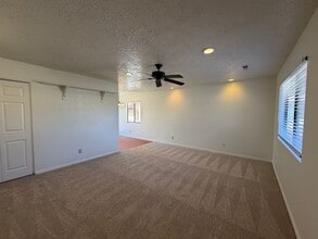 Building Photo - 585 Westridge Dr