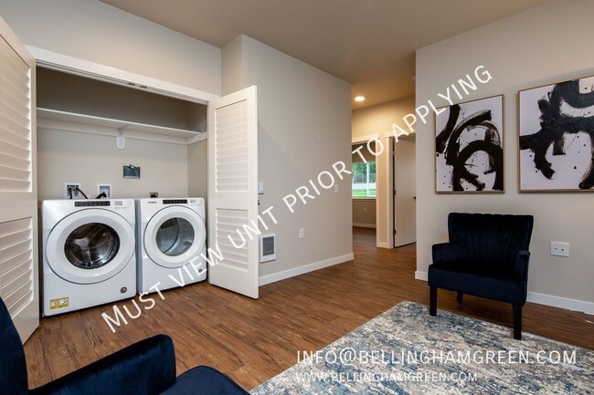 Building Photo - 2 Bedroom/1.5 Bath Townhome