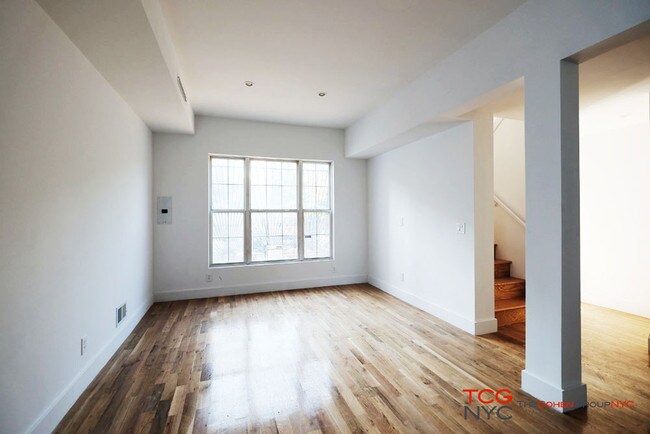 Building Photo - 225 Macdougal St