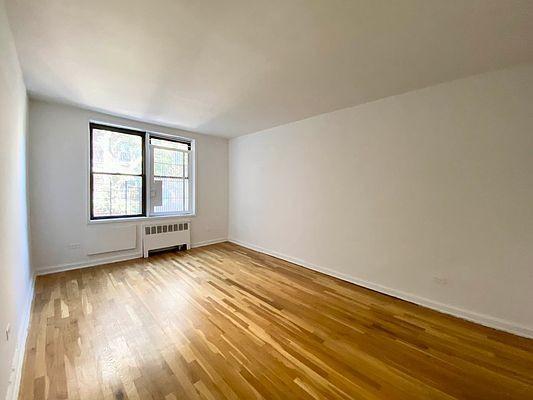 Foto del edificio - 2 bedroom in BRONX NY 10471