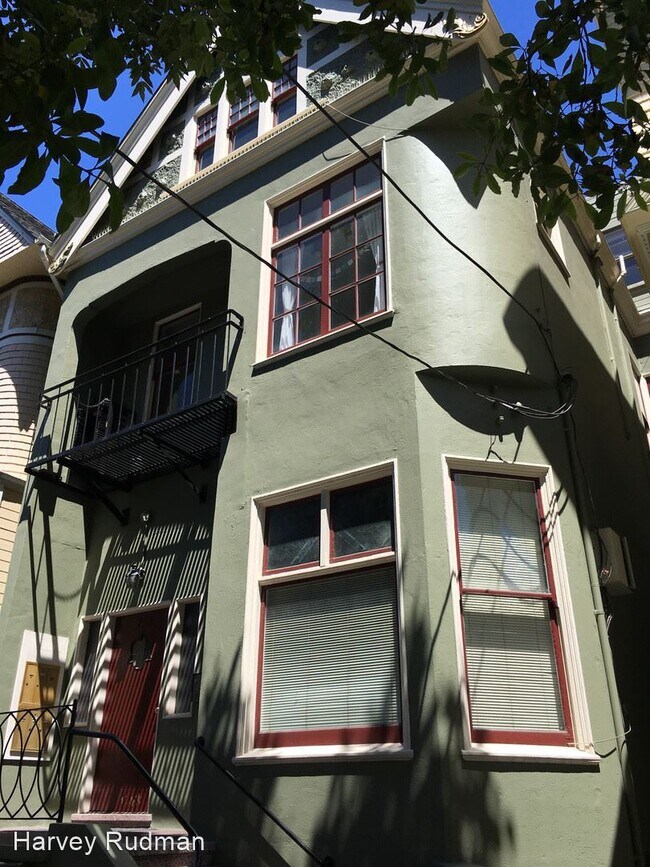 Building Photo - 122 Lyon St