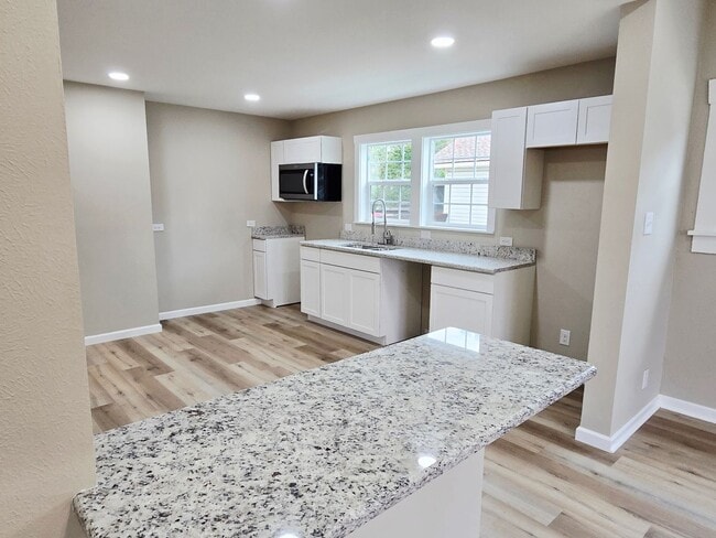 Building Photo - Newly Remodeled 3-Bedroom, 2-Bathroom Home for Rent!